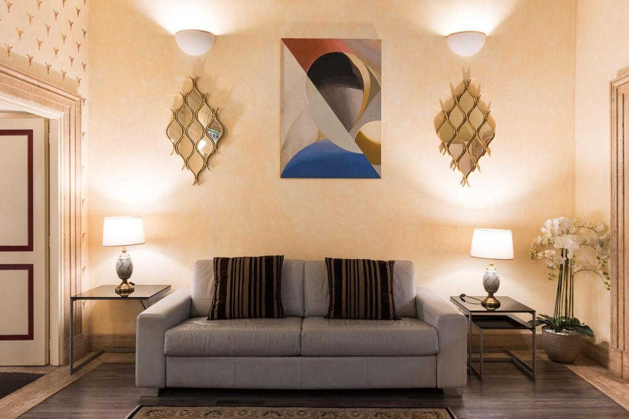 Nsm 71viadelcorso Con Terrazzo Rom