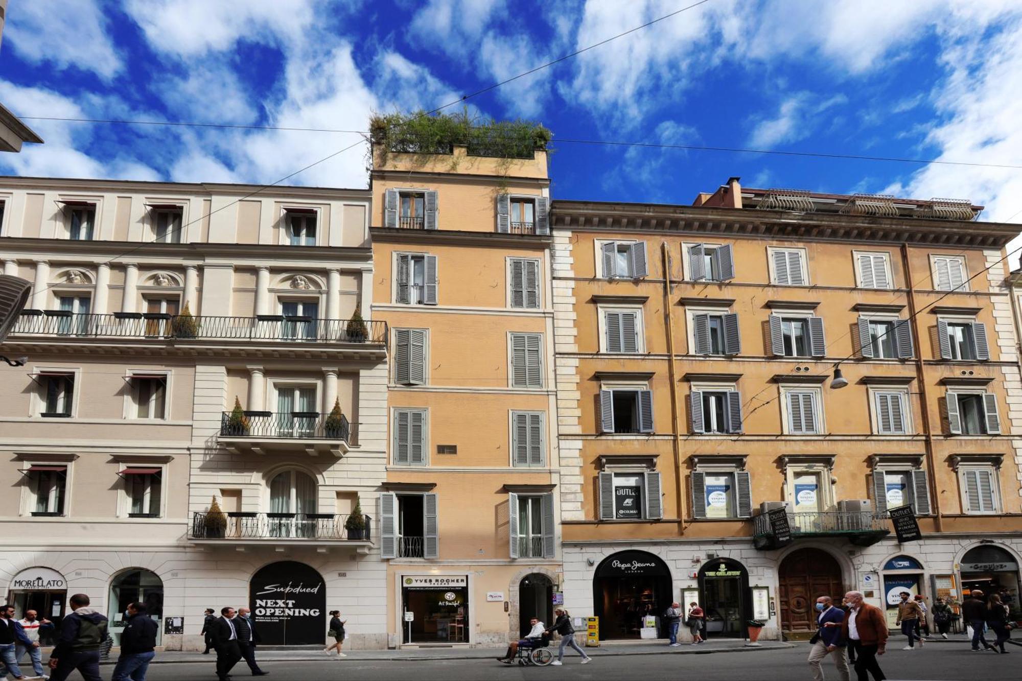 Nsm 71viadelcorso Con Terrazzo Rom